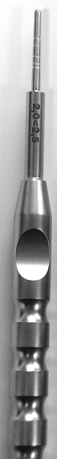 A. Titan Osteotome, Convex Straight, 2.0mm/2.5mm, 320.01